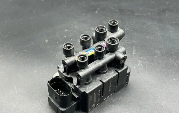 Tesla Model X Air suspension control unit module (rear) 102791900B 220909 U000439393