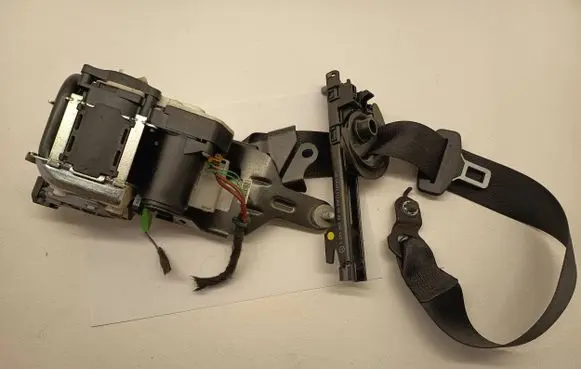 Mercedes-Benz C W204 Front seatbelt 621933200B 616774500
