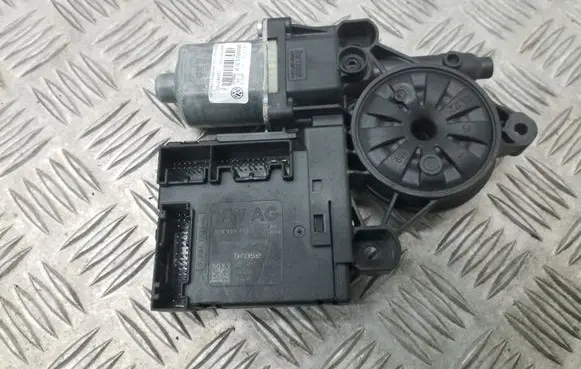 Volkswagen PASSAT B7 Front door window regulator motor 3C0959792C 3AA837462 3AA959702A