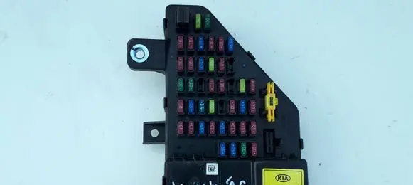 Hyundai Accent Fuse module 919501F520 1F520
