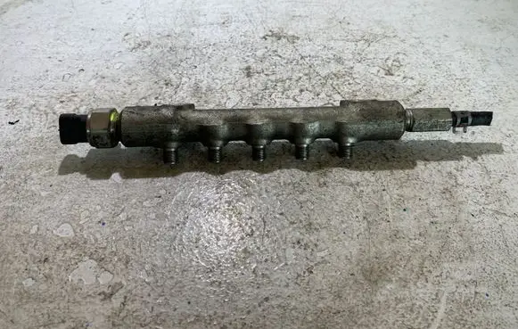 Toyota RAV 4 (XA30) Fuel main line pipe 6121-02J28