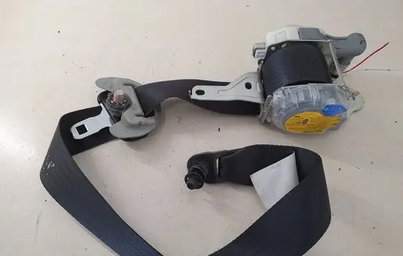 Mitsubishi Lancer VIII Front seatbelt 7Q7970P
