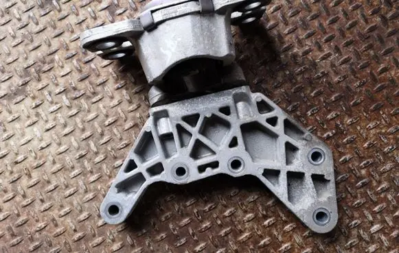 Land Rover Range Rover Evoque L538 Gearbox mount EJ327M121AD