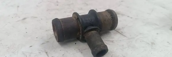 Volkswagen PASSAT B5 Engine coolant pipe/hose 252516