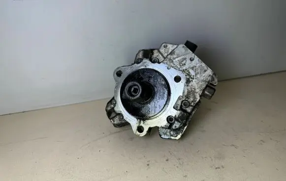 BMW 3 E90 E91 Fuel injection high pressure pump 7788670 0445010045