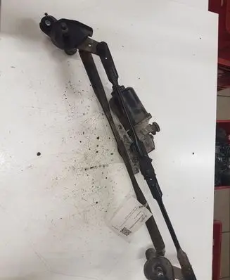 KIA Sorento Front wiper linkage and motor 981102P900