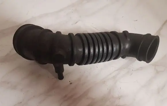 Mitsubishi Pajero Sport I Air intake hose/pipe