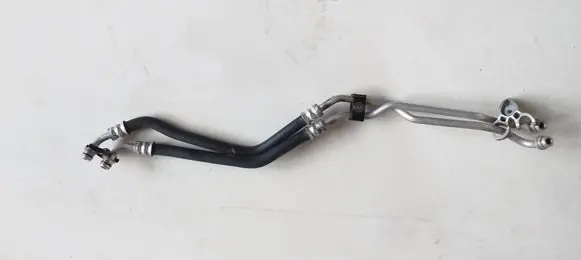 BMW X5 F15 Gearbox oil cooler pipe/hose 7823998 7823999