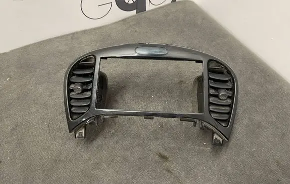 Nissan Juke I F15 Dash center air vent grill 68260BX80A