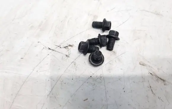 Ford Focus Nuts/bolts 