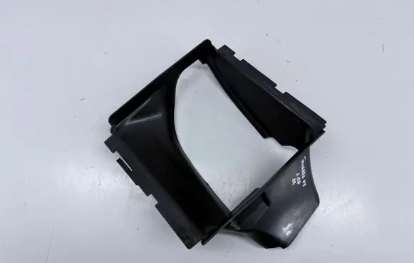 Volkswagen Touareg I Intercooler air channel guide 7L6117335B