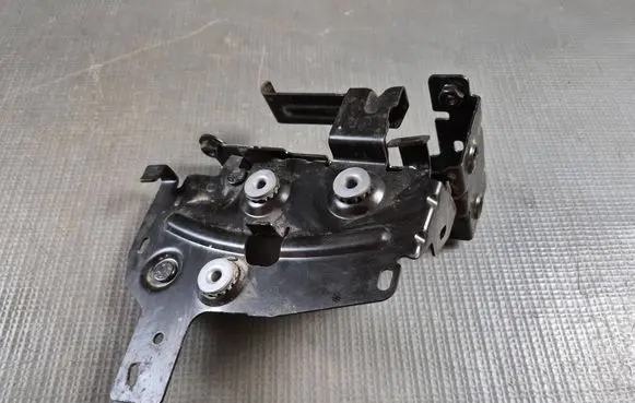 Citroen DS4 ABS pump bracket 9802983980