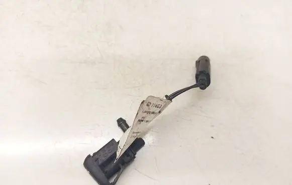 BMW 1 E81 E87 Windshield washer spray nozzle 61667110851