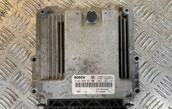 Opel Vivaro Engine control unit/module 237103888R 237104588R 0281030991