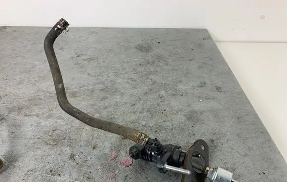 Toyota RAV 4 (XA30) Clutch slave cylinder 