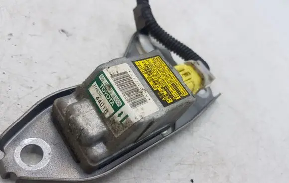 Toyota Avensis Verso Airbag deployment crash/impact sensor 8983044010