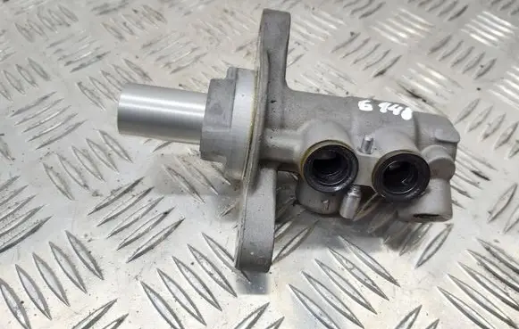 Nissan X-Trail T32 Clutch slave cylinder 
