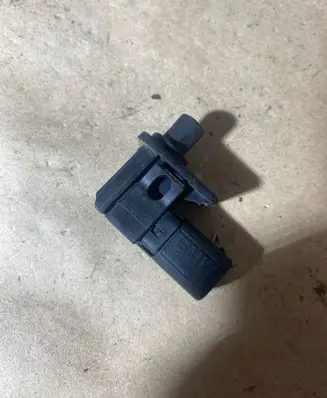 BMW 7 E65 E66 Bonnet alarm switch sensor 8352229