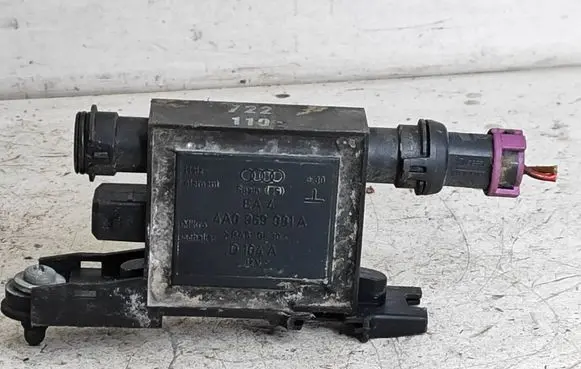 Audi A4 S4 B5 8D Door control unit/module 4A0959981A D104A