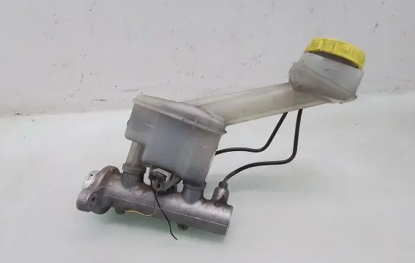 Nissan X-Trail T30 Master brake cylinder
