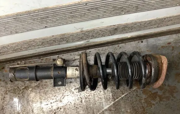 Volvo XC90 Front shock absorber with coil spring 824904006689 00914125 324904006689