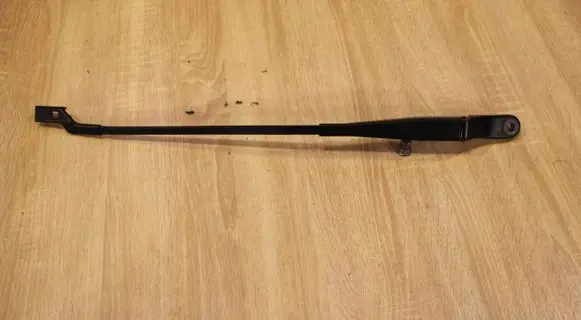 Peugeot 5008 Front wiper blade arm