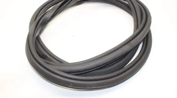 Volvo S90, V90 Rubber seal front coupe door 31371589
