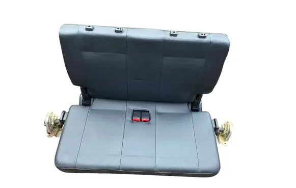 Mitsubishi Pajero Third row seats 