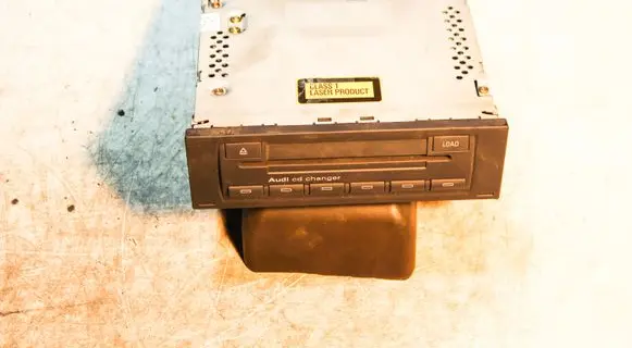 Audi A6 S6 C6 4F CD/DVD changer 