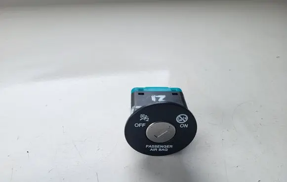 KIA Xceed Passenger airbag on/off switch 