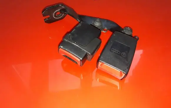 Audi A8 S8 D4 4H Middle seatbelt buckle (rear) 4H0857740