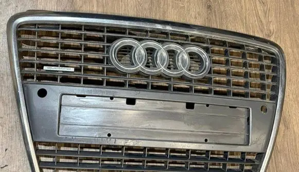 Audi A8 S8 D3 4E Front bumper upper radiator grill 4E0853653AC