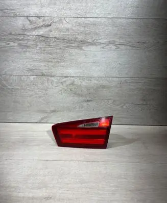 Tailgate rear/tail lights