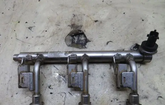 Ford Fiesta Fuel main line pipe DM5G-9H487-AC