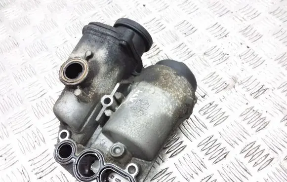 Volvo XC90 Oil filter mounting bracket 08642839