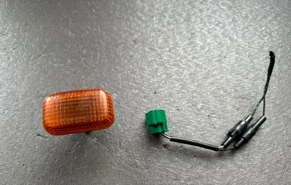 Opel Monterey Front fender indicator light 0465041