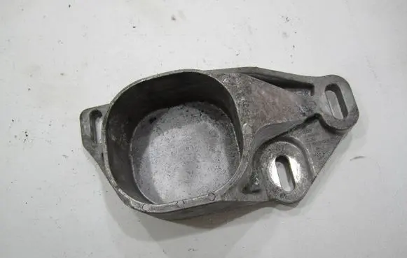 Audi A4 S4 B6 8E 8H Engine mounting bracket 8E0199335N