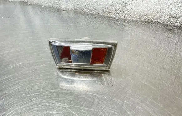 Opel Zafira B Front fender indicator light 13252456 13252455