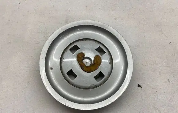 Volkswagen Golf IV Original wheel cap 1J0601149B