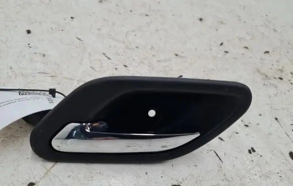 BMW 5 E39 Front door interior handle 8226049