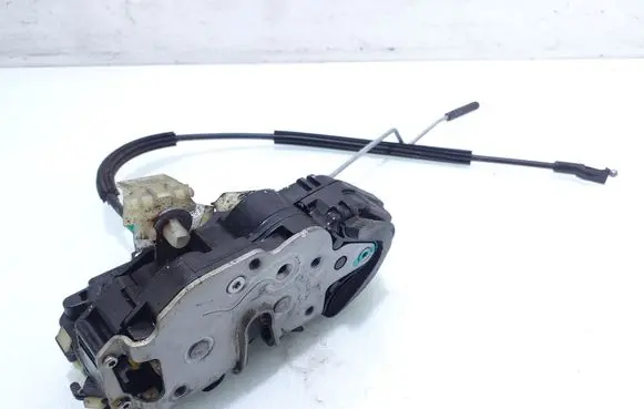 Chevrolet Orlando Rear door lock 13578242
