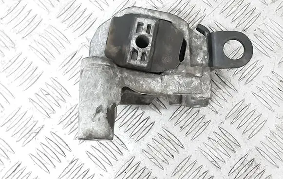 Volvo XC90 Engine mount bracket 30741583