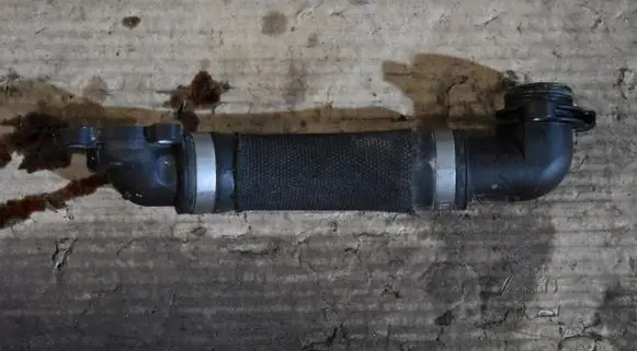BMW M5 Engine coolant pipe/hose 8674926