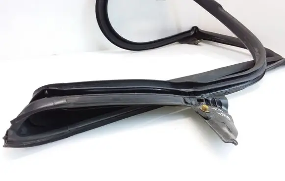 Rear door rubber seal (on body)