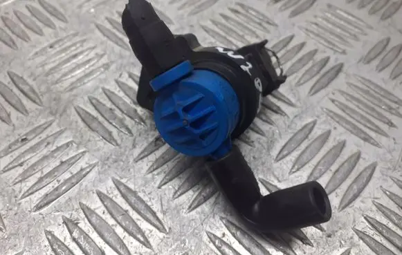 Mercedes-Benz C W204 Valve vacuum A0004705493