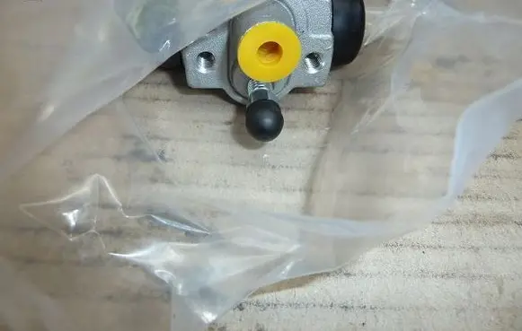 Suzuki Alto Front brake caliper J3238043