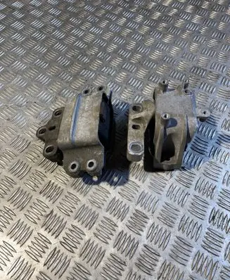 Engine mount bracket