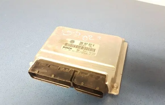 Volkswagen PASSAT B5.5 Engine control unit/module 3B0907557R 0261208003 1039S01318