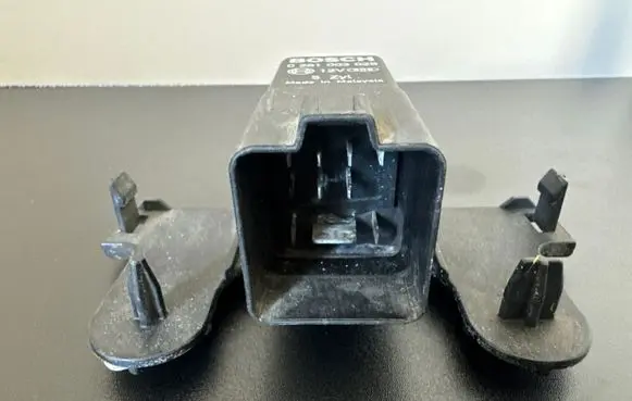 Volkswagen Crafter Glow plug pre-heat relay 0281003028