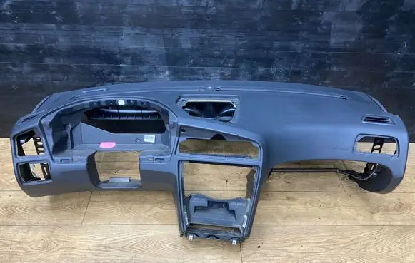 Volvo V70 Dashboard 9165748 3865